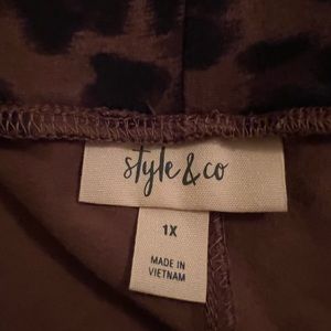 Women Plus size leggings Animal print. Never worn Size 1X